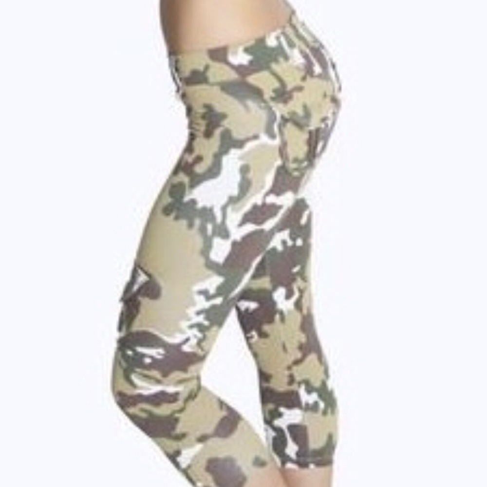 Camouflage Capri